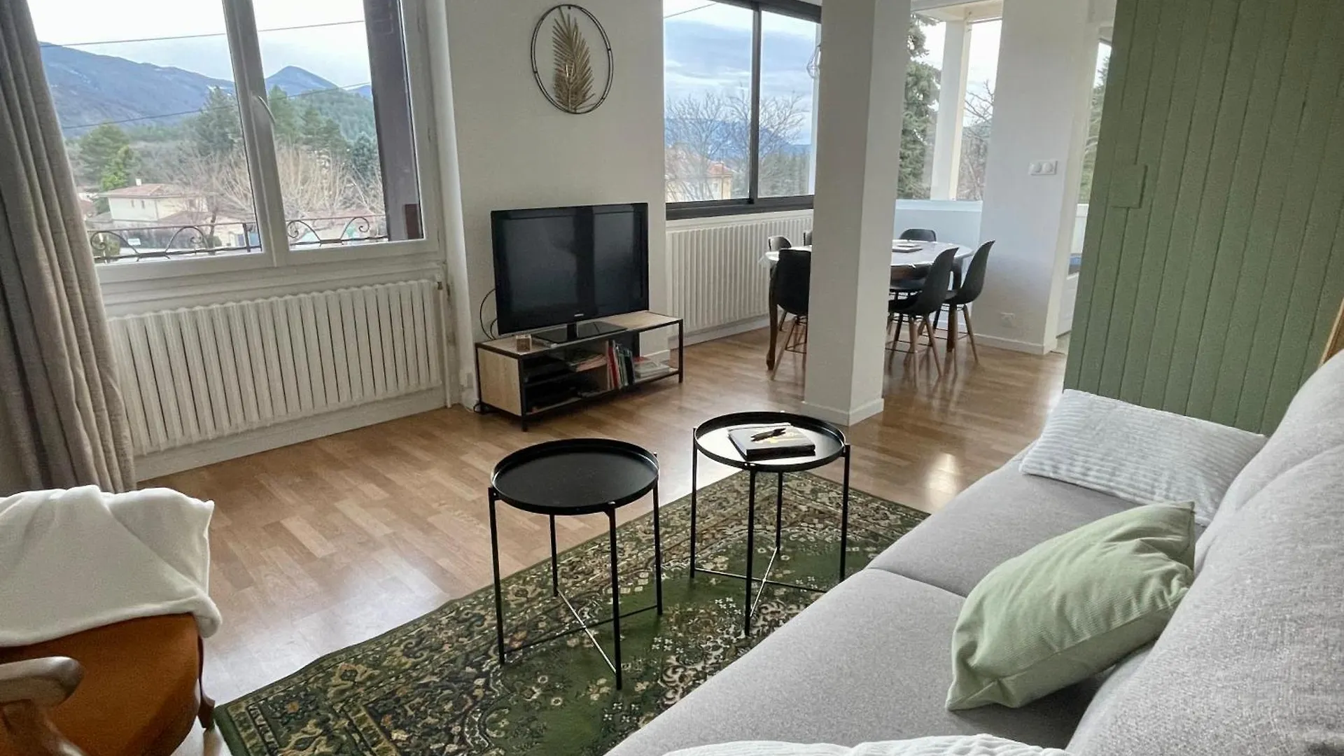 Appartement Cosy Dans Une Maison De Caractere Tallard 0*,  France